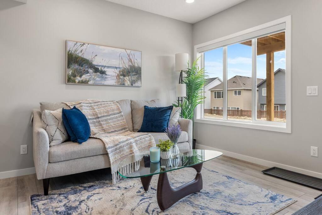 Brand New Luxury Walk-Out Suite - YYC Exterior foto
